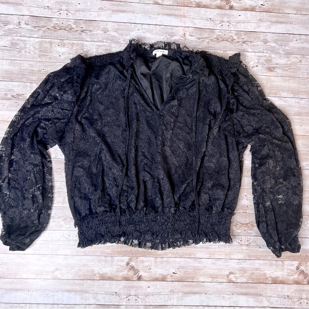 💚Ultra Pink black lace top